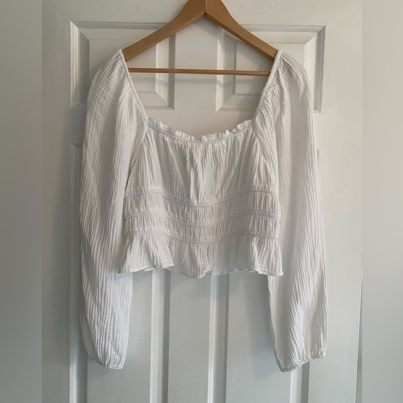wild fable Tops - Wild Fable Women’s White Pheasant Style Top Size L